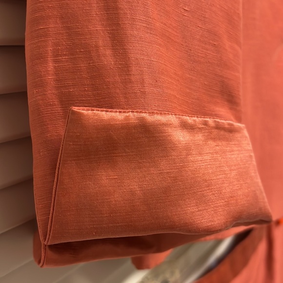 Dana Buchman silk suit and matching satin top - Picture 4 of 6